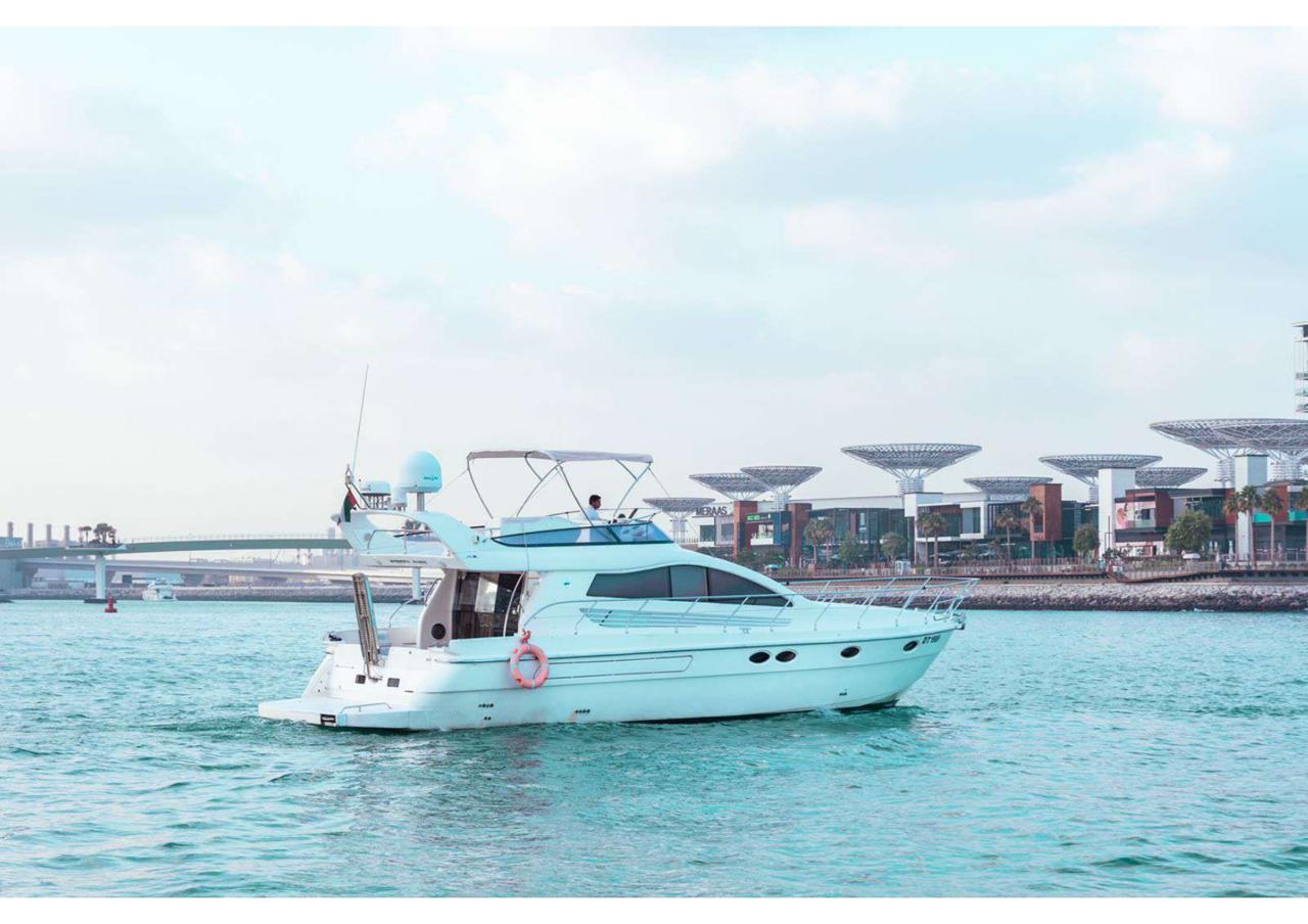 48 feet luxury yacht for rental in Dubai