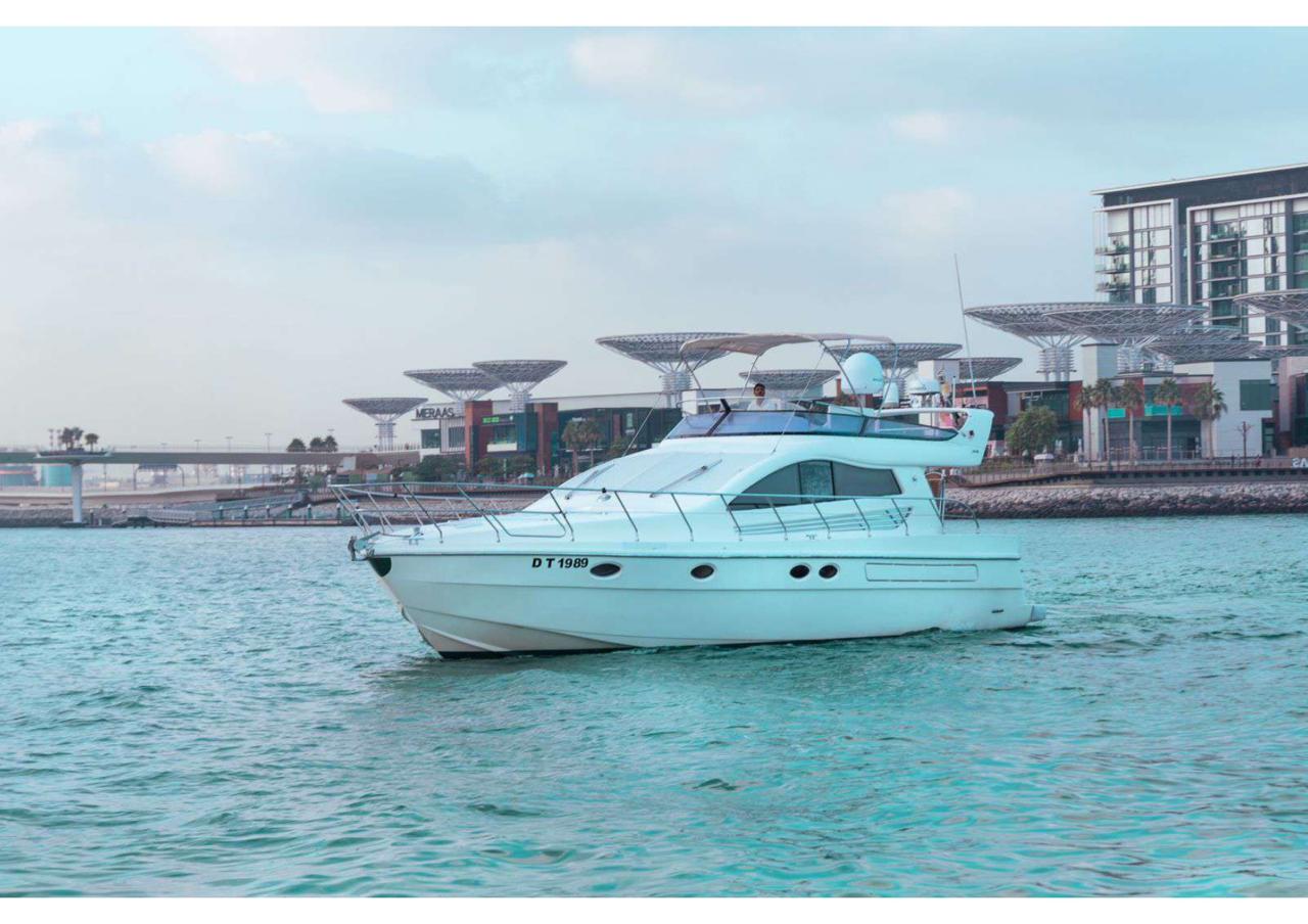 48 feet luxury yacht for rental in Dubai